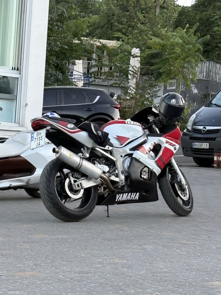 YAMAHA R6 2001года