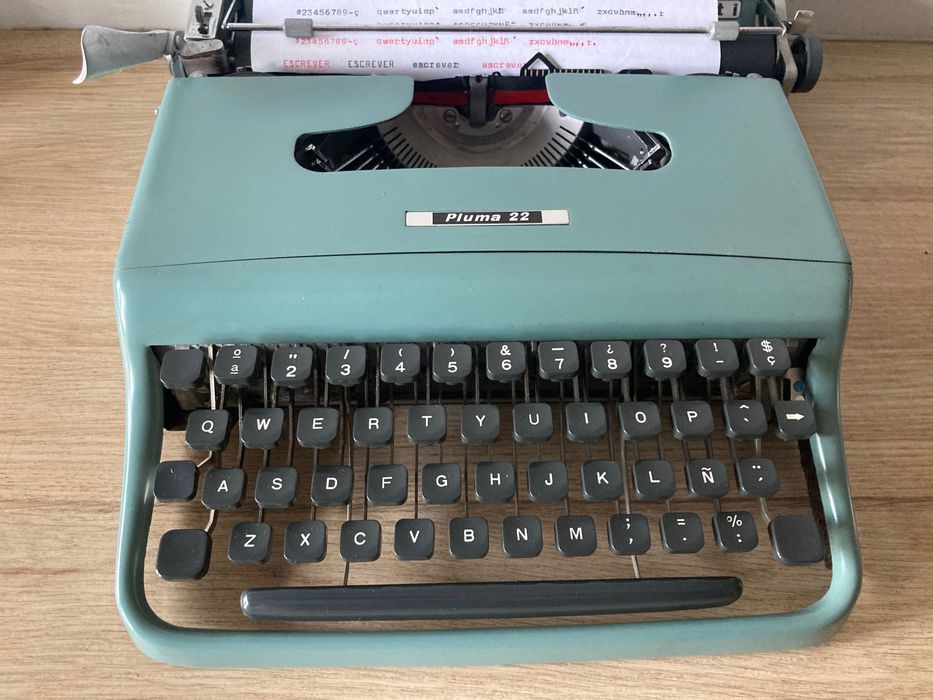 Máquina de escrever  **  Olivetti 22