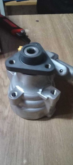 Гідравлічний насос для рульового керування