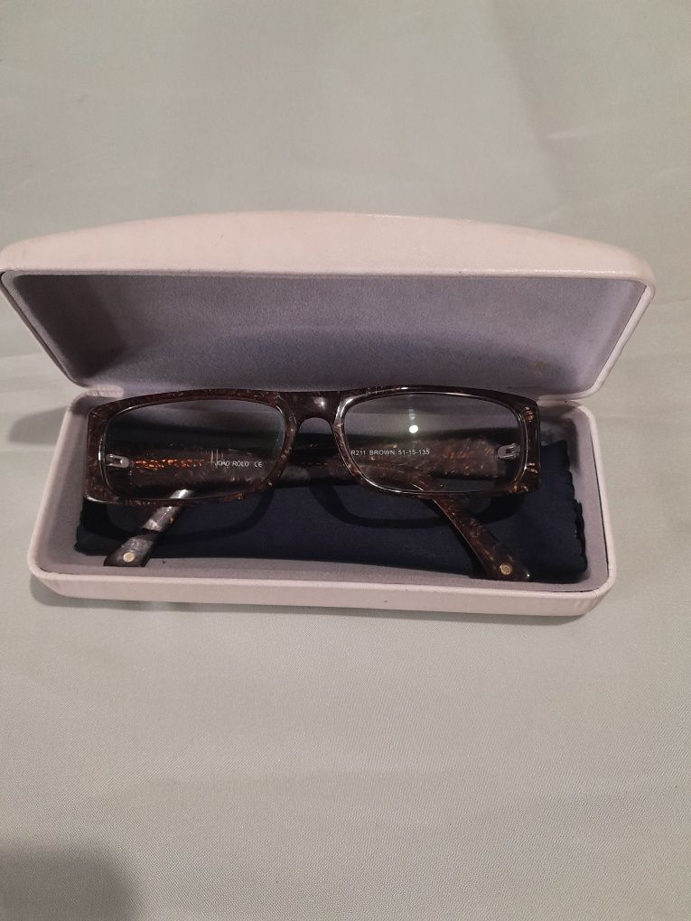 Braceletes, calculadoras, armações oculos