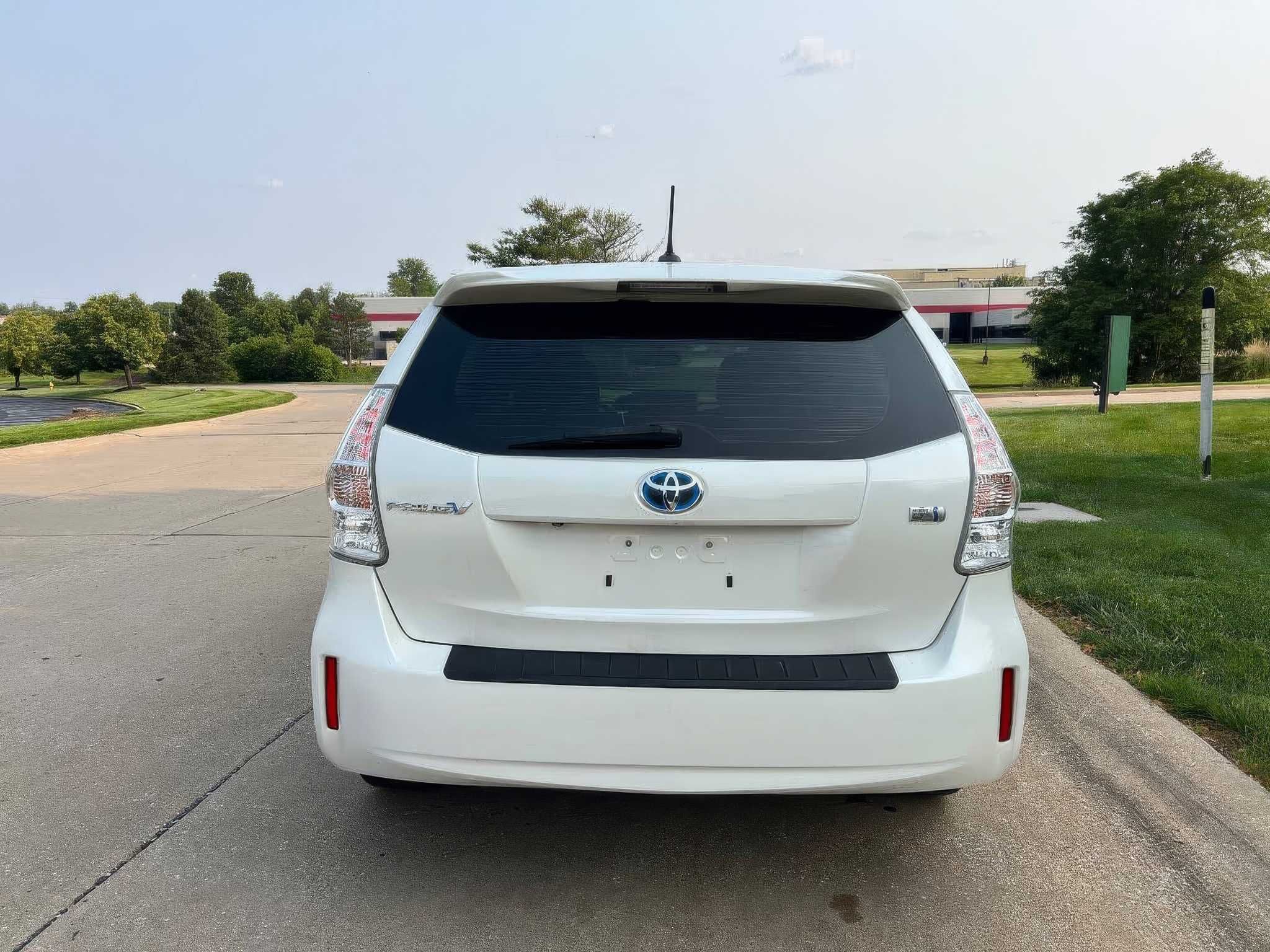 2013 Toyota Prius v Five