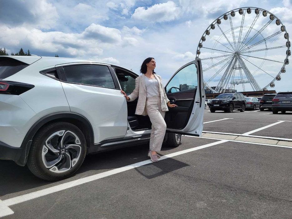 Оренда прокат авто автомобіля каршеринг електромобіля