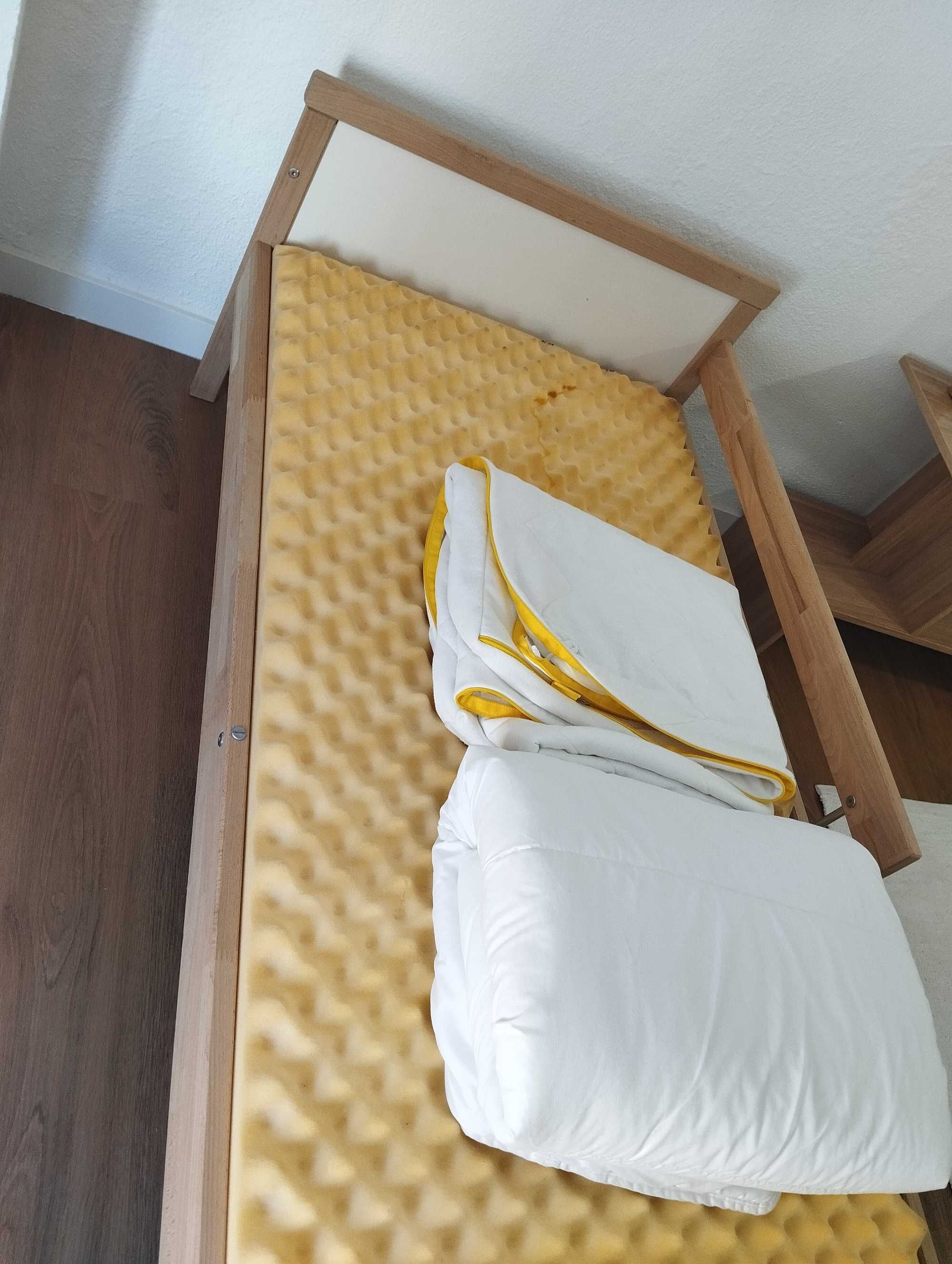 Cama criança IKEA com estrado, colchão + capa e edredom