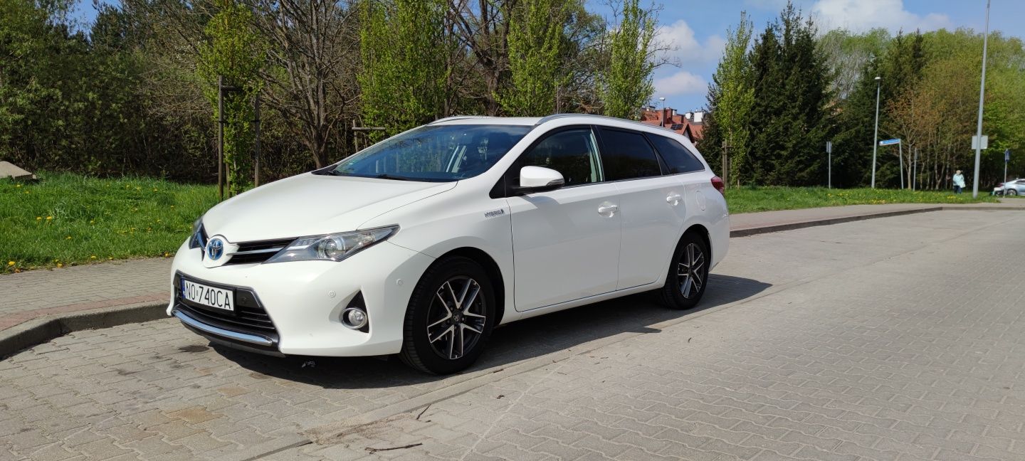 Toyota Auris hybrid 1.8 HSE