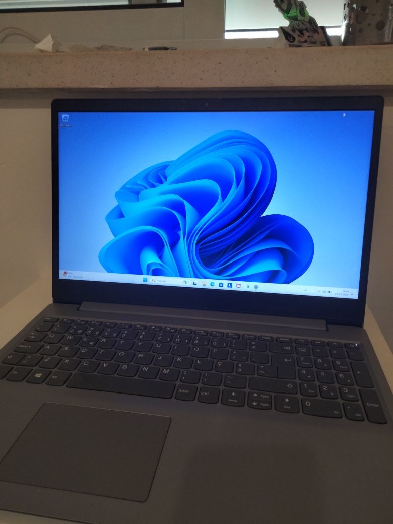 Portátil Lenovo IdeaPad