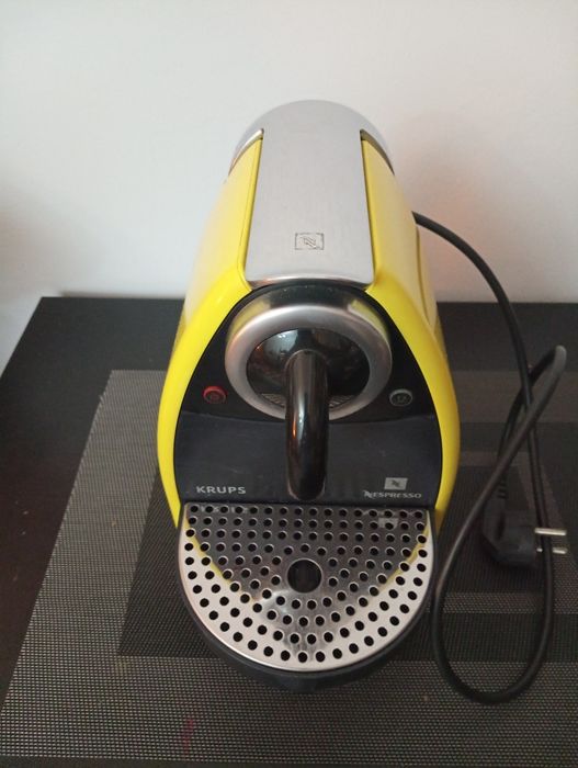 Maquina de café Nexpresso	Krups Amarela A funcionar muito bem