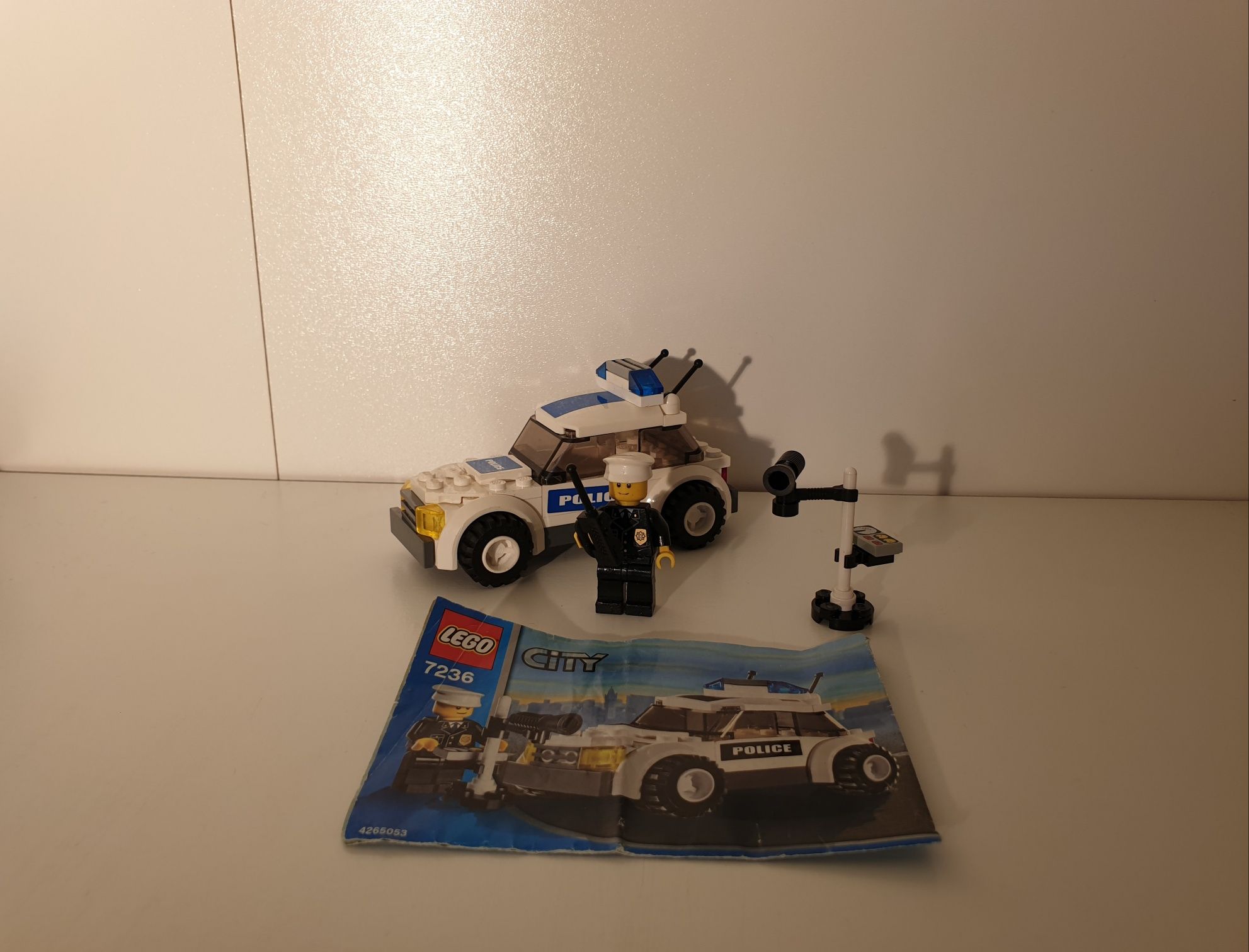 LEGO 7236 - Radiowóz