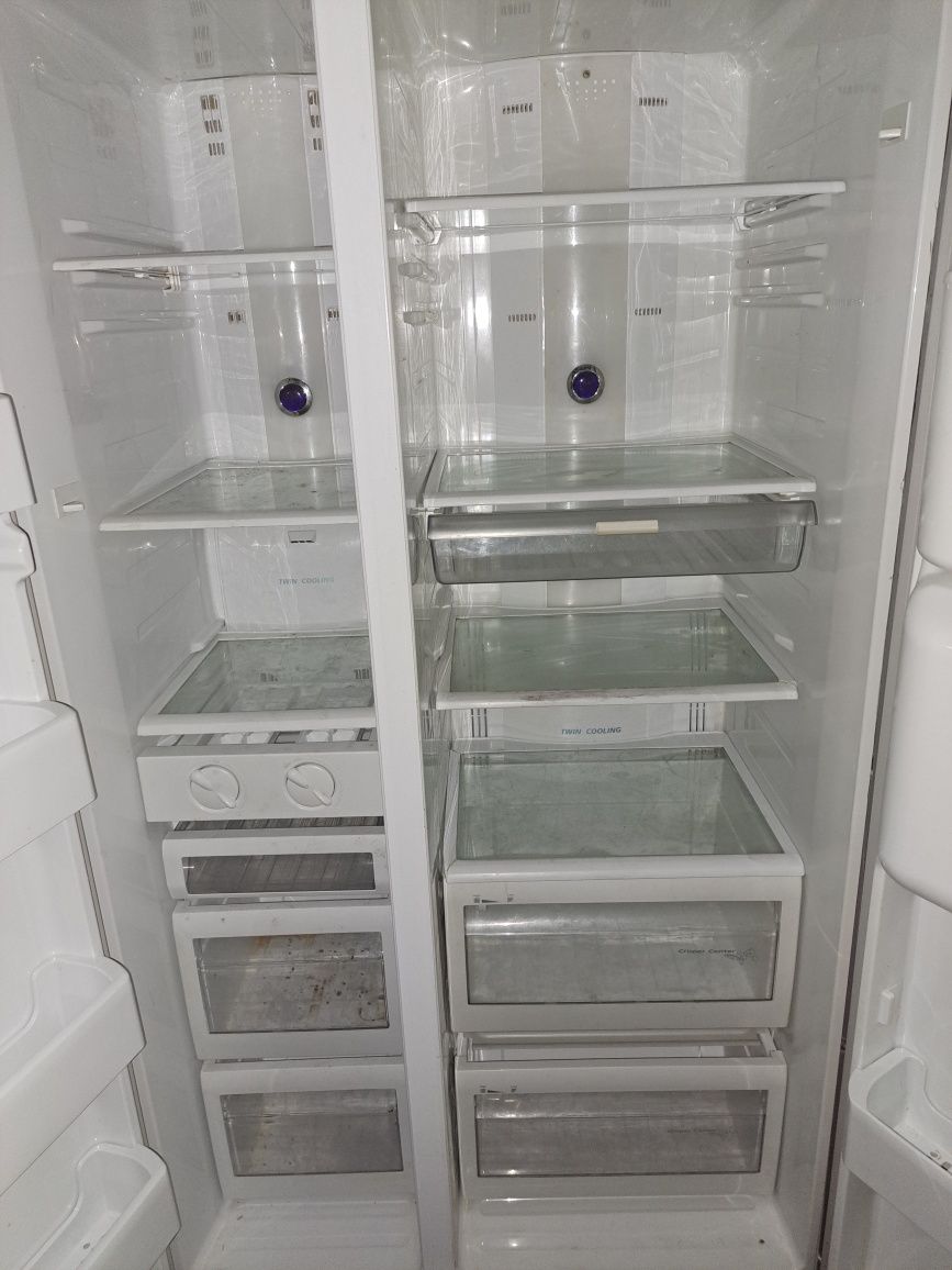 Продам холодильник samsung FGN 209 на две двери no frost
