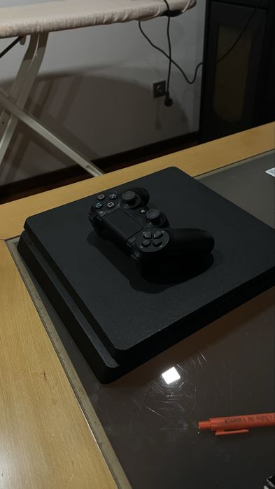 Playstation 4 c/ 1 comando