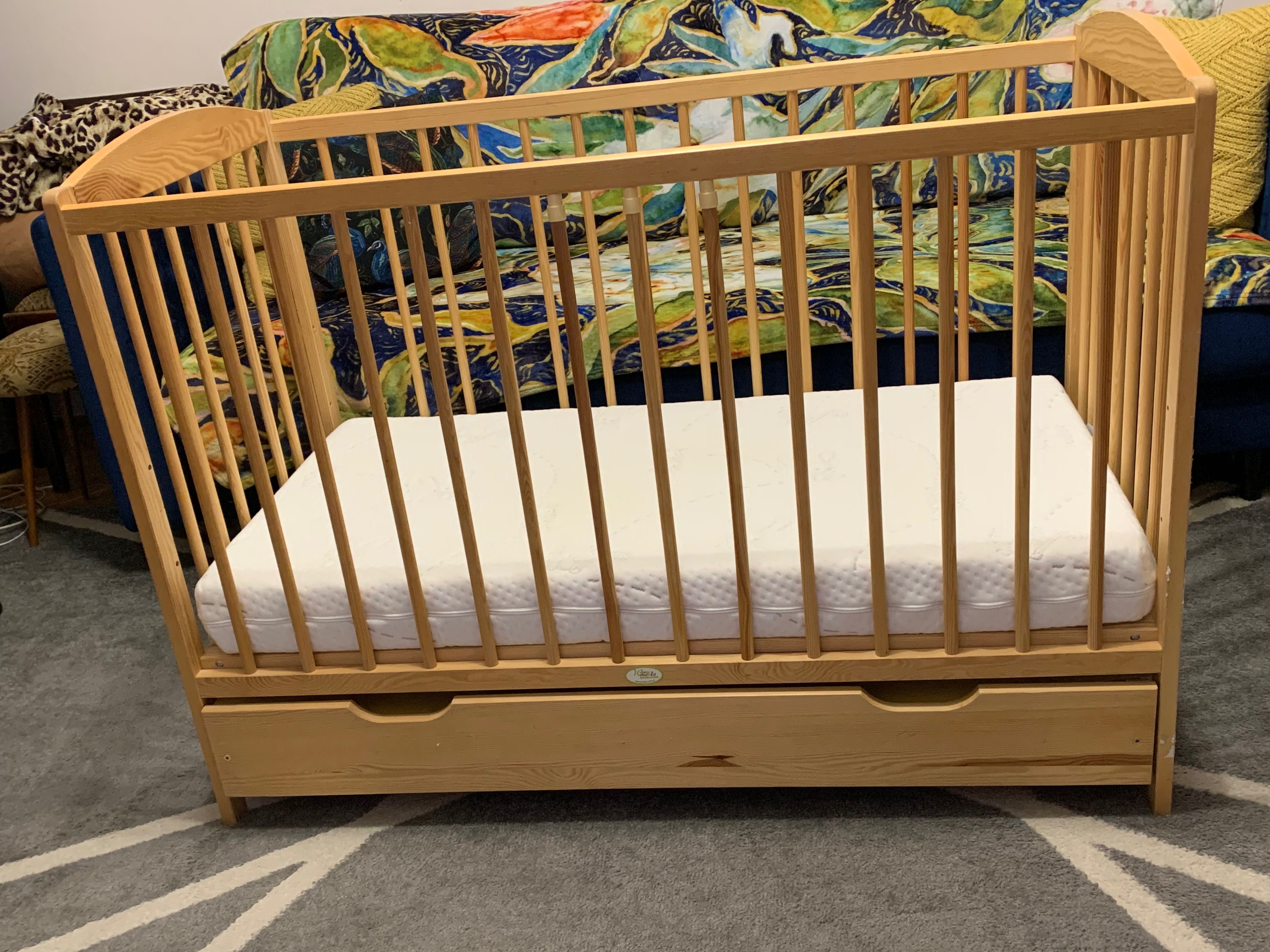 Łóżko dziecięce drewniane z materacem Hilding Dobranocka