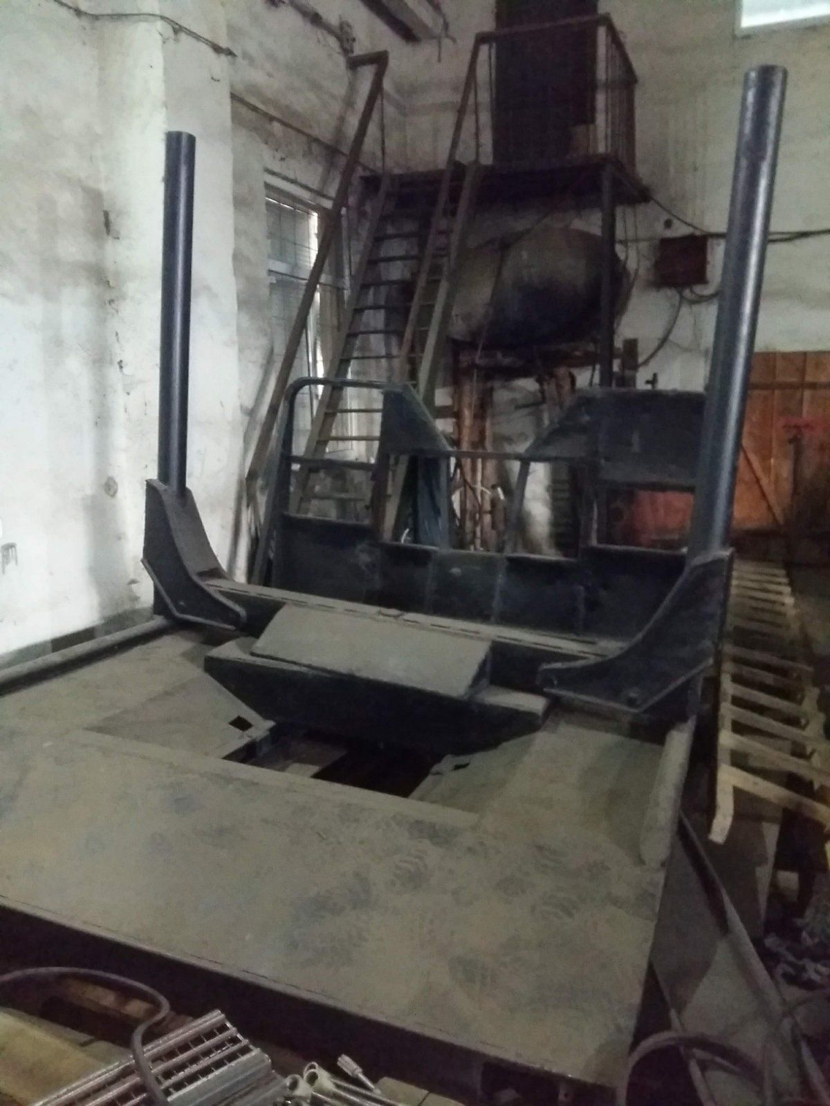 Причіп лісовозний.