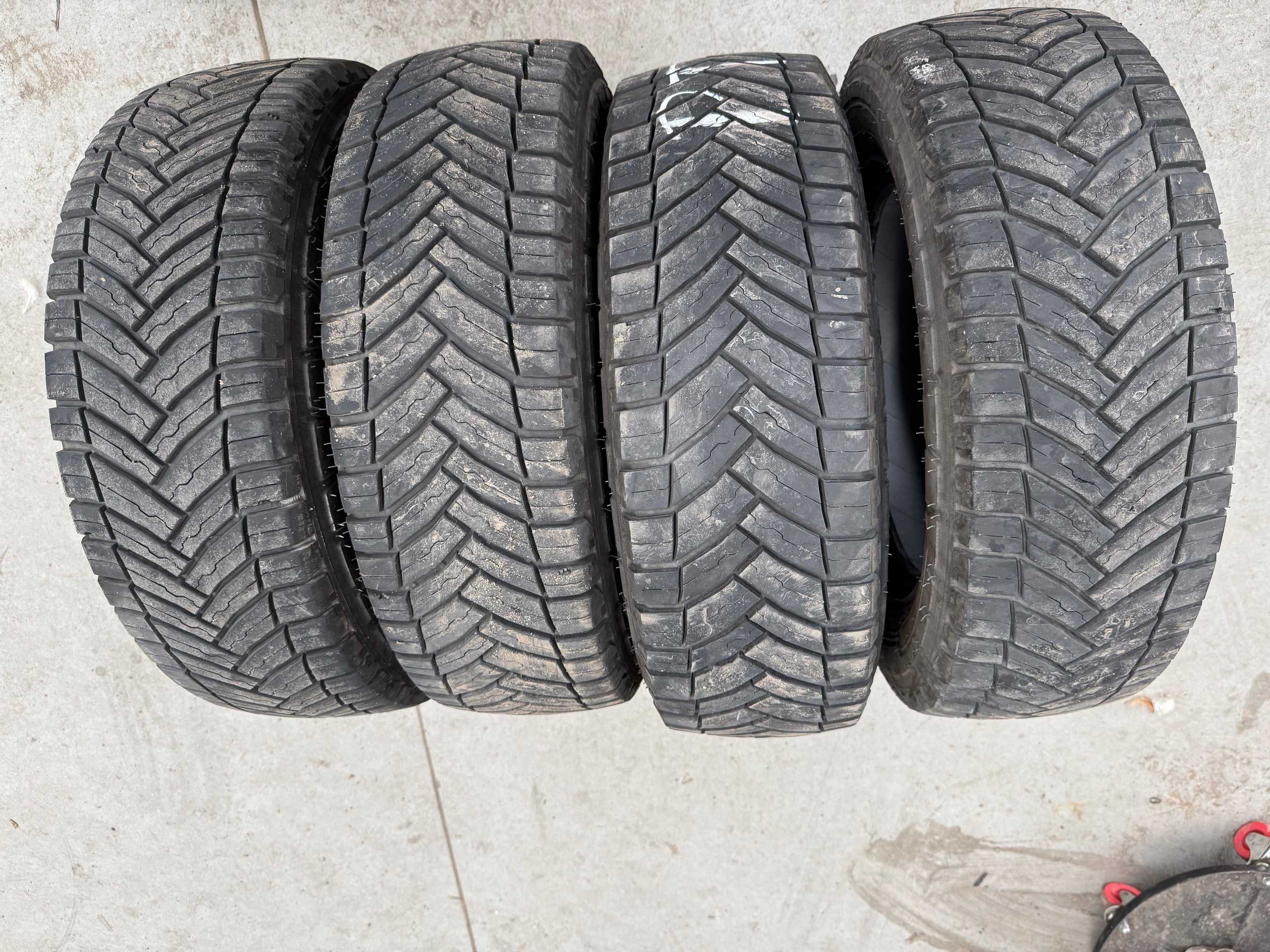 4x 195/70 R15C Michelin Agilis CrossClimate DOT 22,23