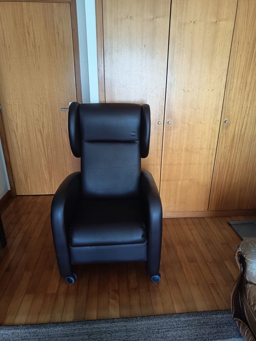 sofá relax exótico com rodas e abas laterais-cast