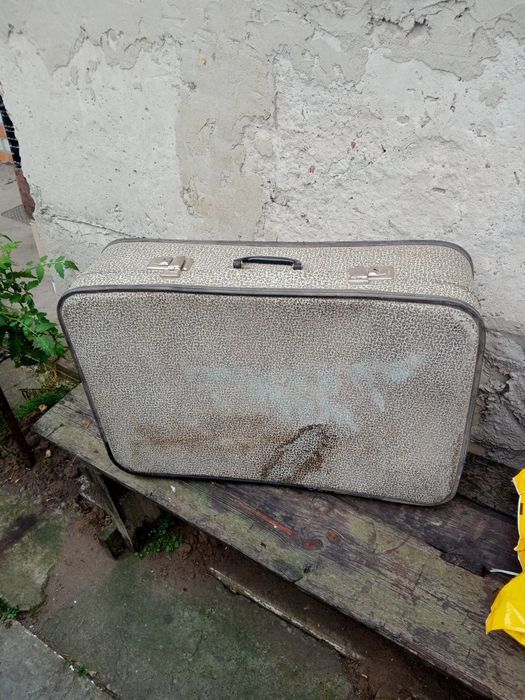 продам  чемодани