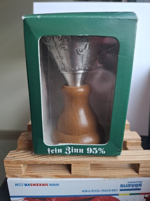 Metalowy kielich ozdobny z cyny 95%