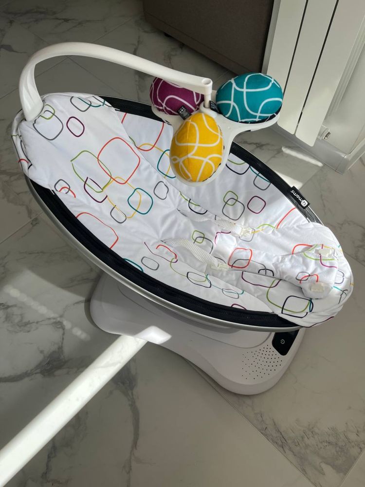 Заколисуючий центр 4moms mamaRoo 4.0