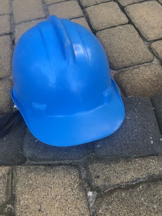 Kask budowlny …………..