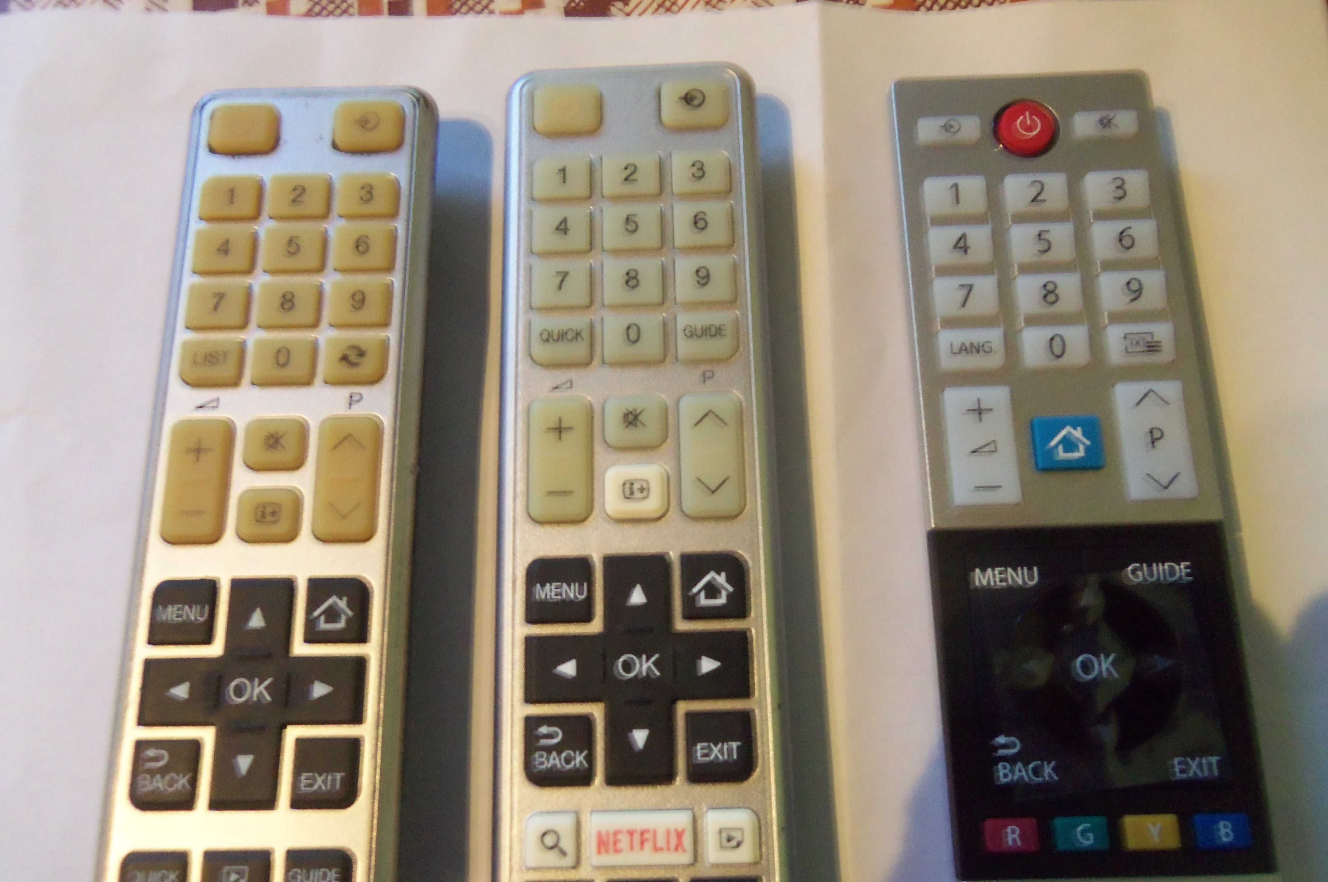 Oryginalne piloty TOSHIBA SMART, CT-8035, CT-8054, CT-8567, sprawne.