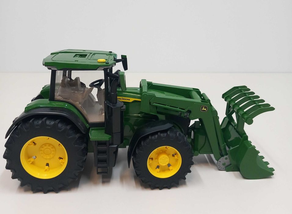 Traktor Bruder John Deere 7R 350 z ładowaczem czołowym