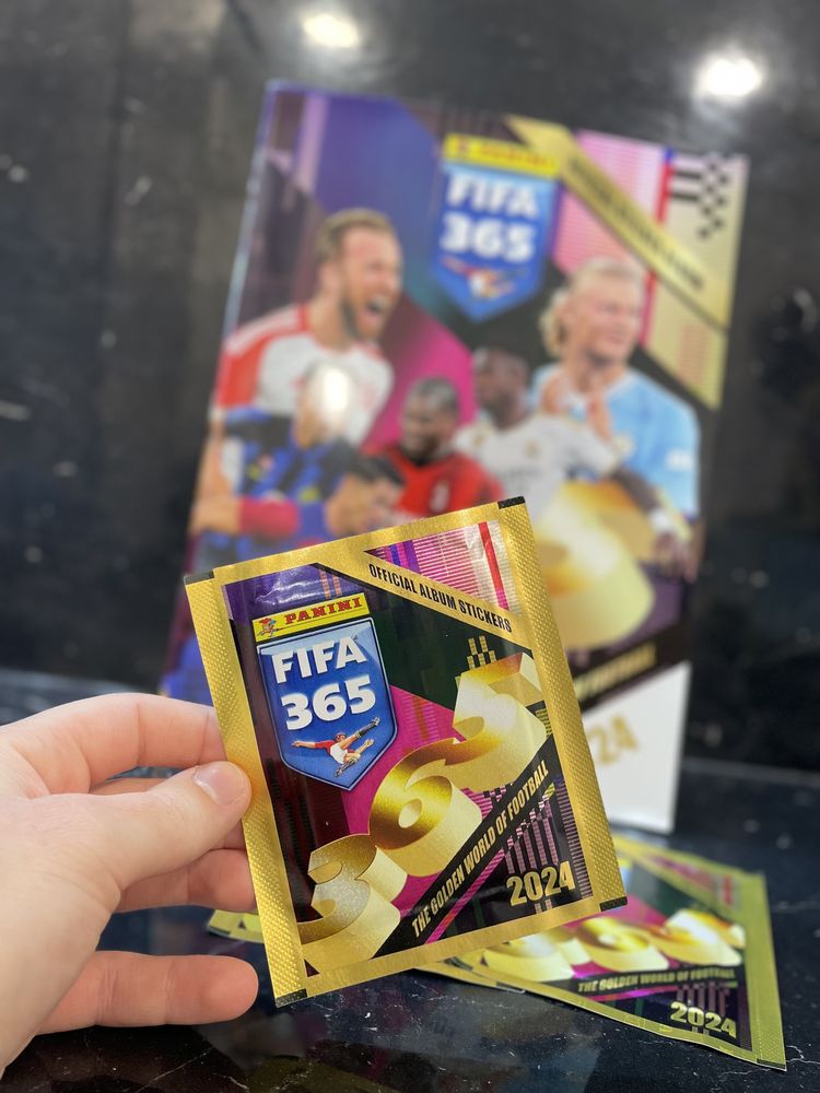 Коробка з 50-ма пакетиками наклейок FIFA 365 2024 Panini
