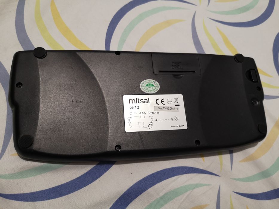 Teclado sem fios com "rato" integrado64730228423427121