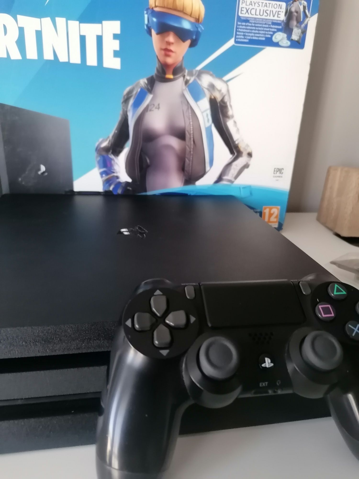 Konsola Ps4 pro   1tb stan bardzo dobry PlayStation 4