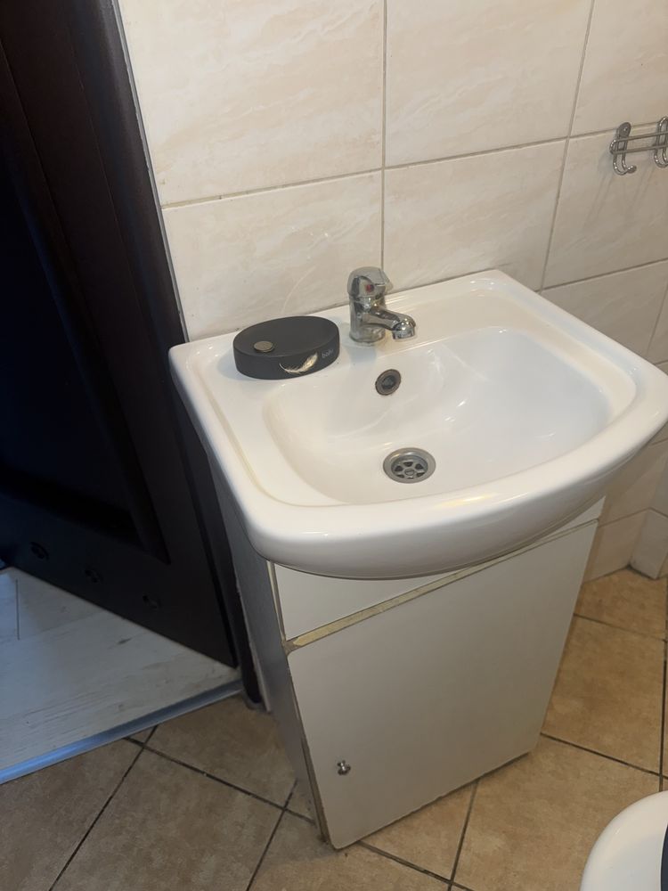 prysznic i umywalka lazienkowe