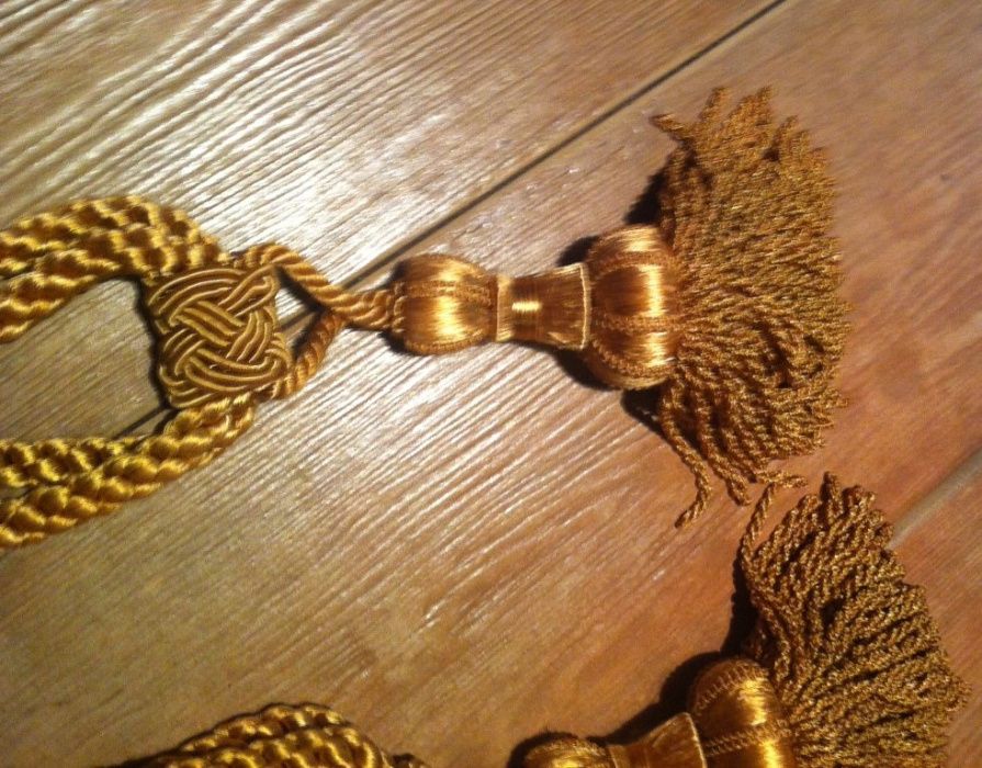 Par de guarda cortinados estilo classico antigo dourado
