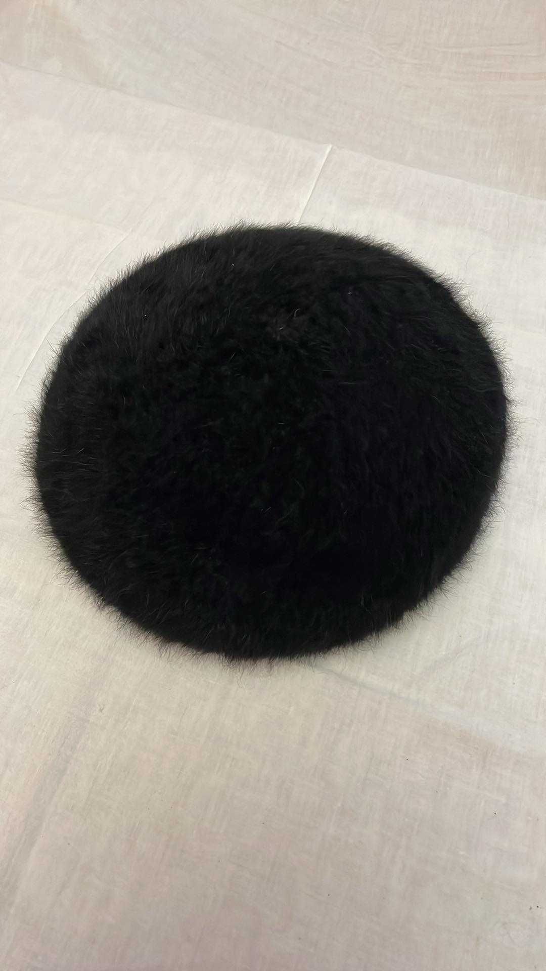 Czapka z angory, beret