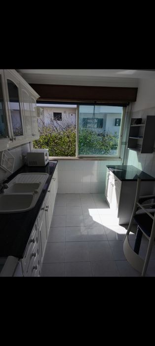 Quarto em Caxias perto da estação