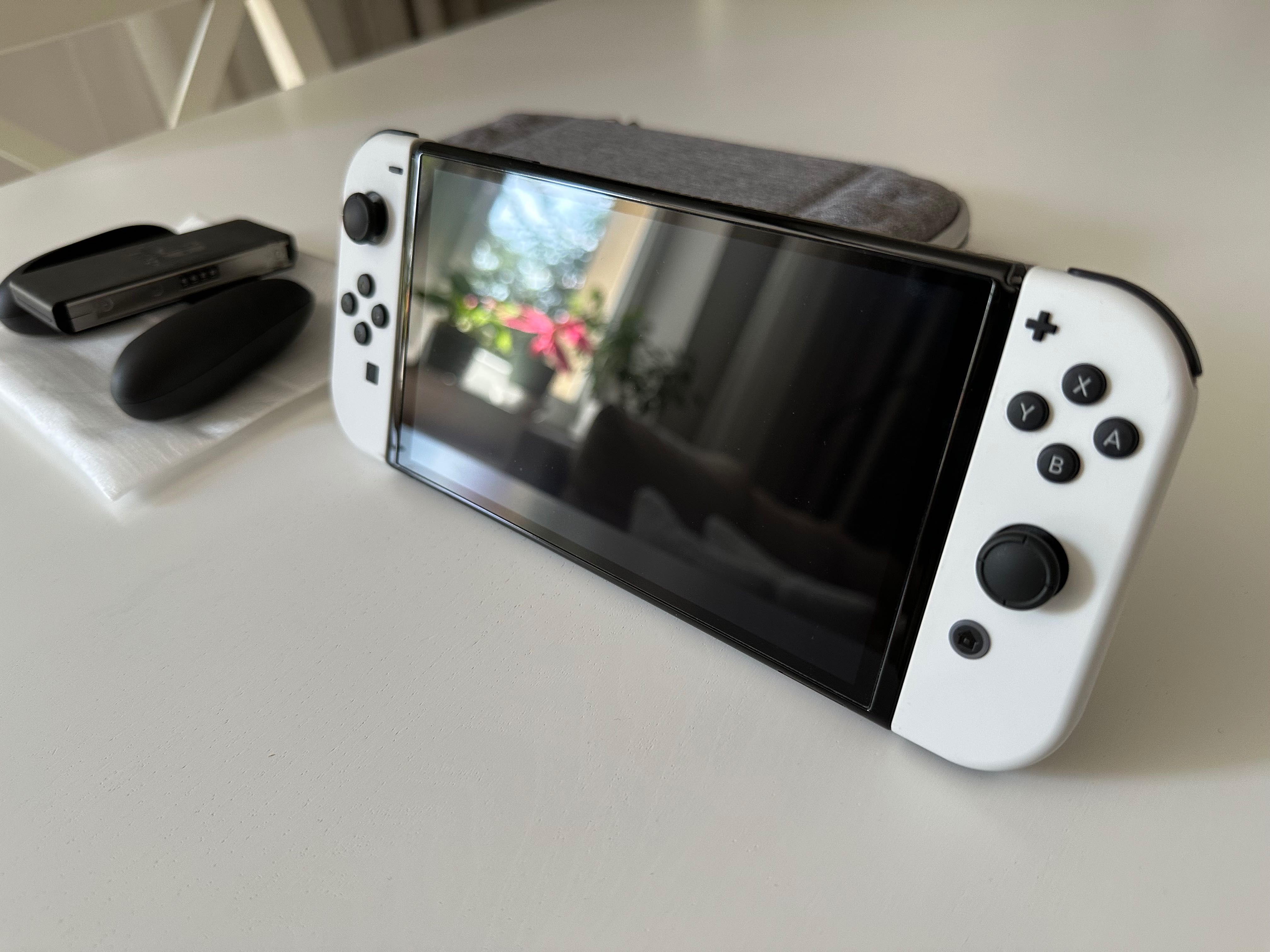 Nintendo Switch OLED + Kontroler Pro
