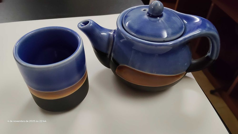 Conjunto de chá - bule e chavena