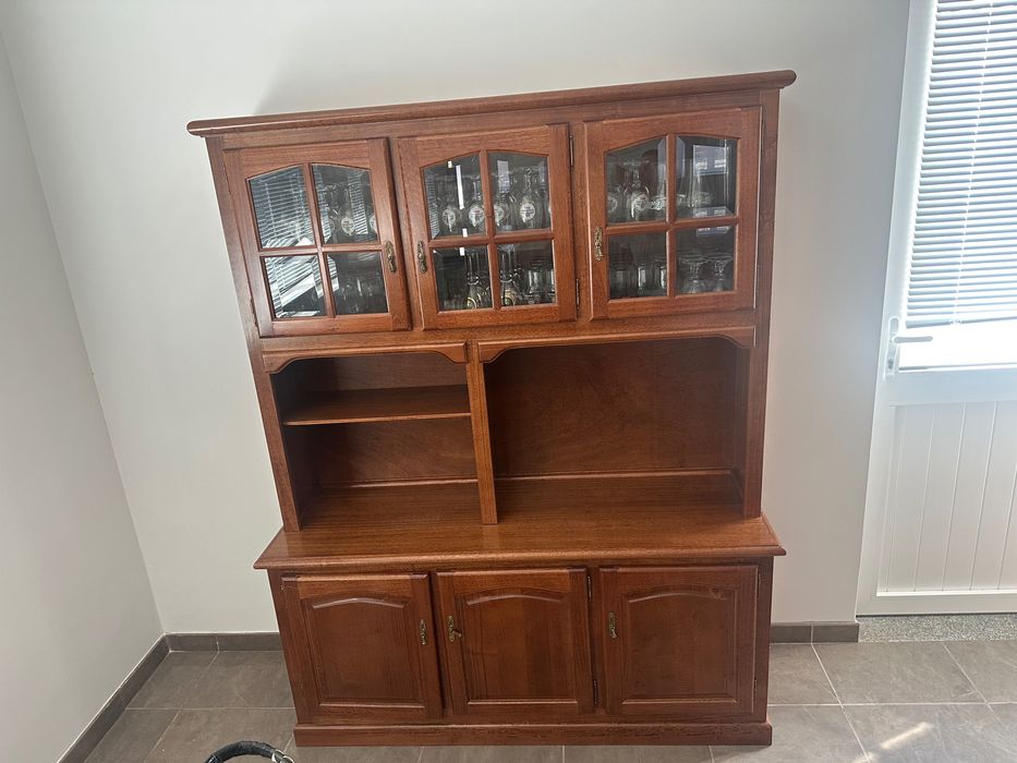 Móvel de Madeira com portas de Vidro