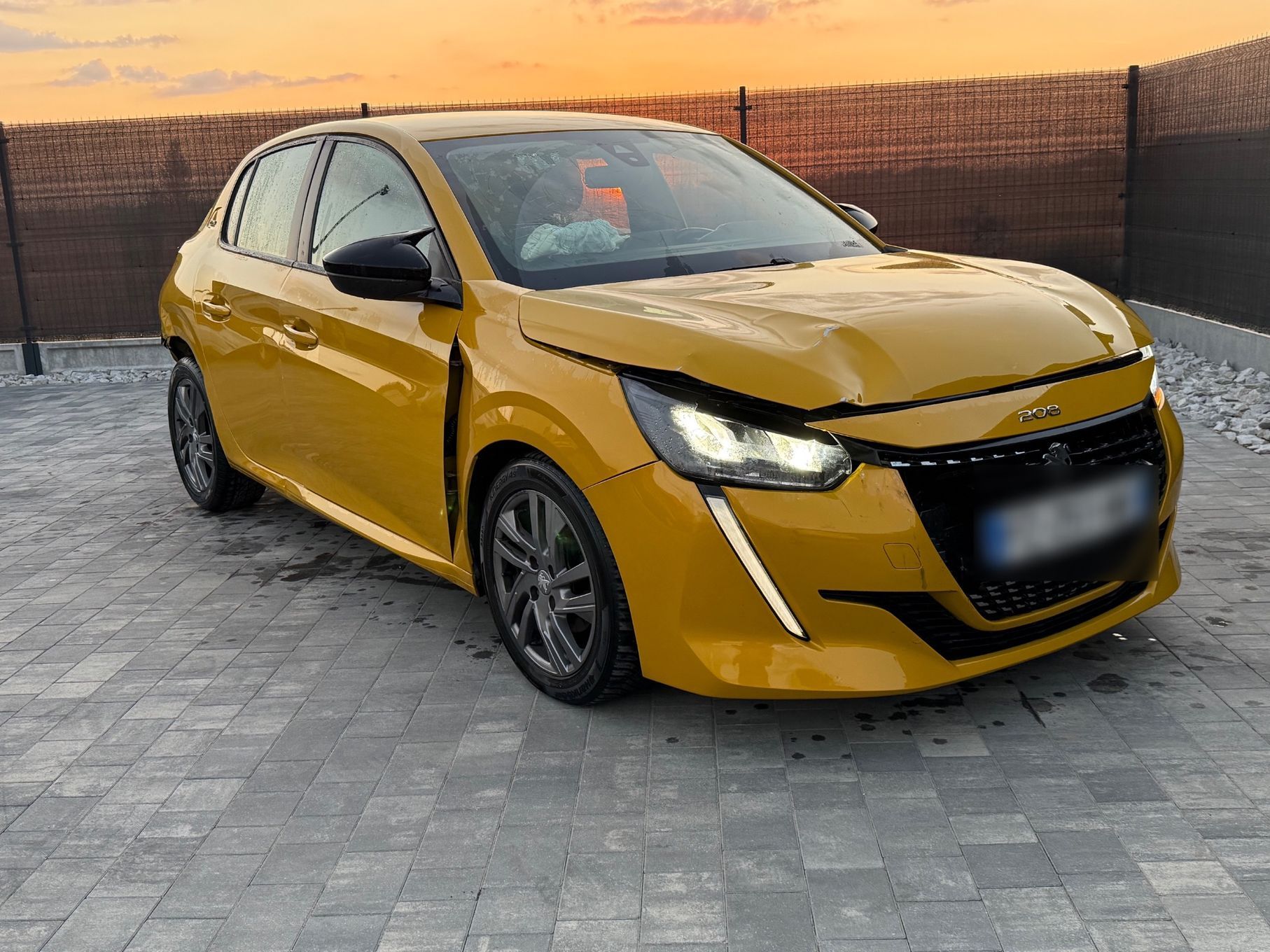 Peugeot 208 GT Line FULL LED Navi Klimatronik Kamera Tempomat