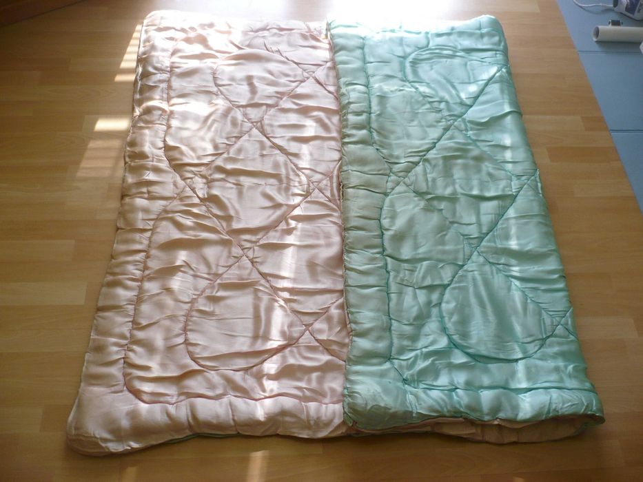 Pamiątki PRL-u kołdra dwustronna z połyskiem wymiar 150cm x 180cm