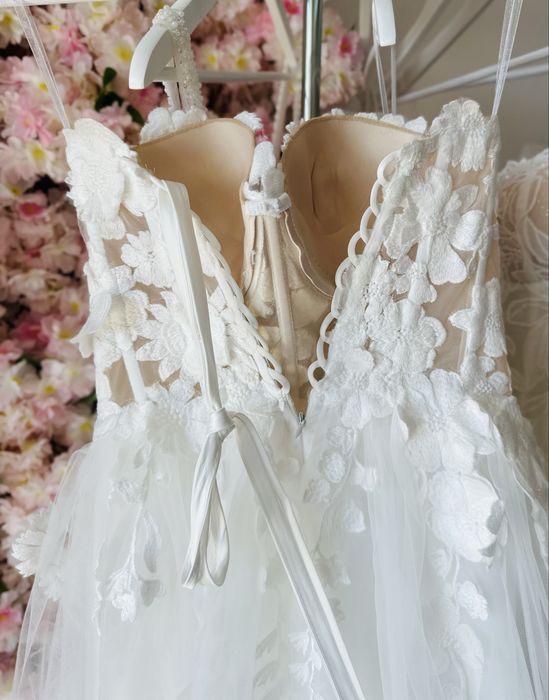 Nowiutka sukienka ślubna