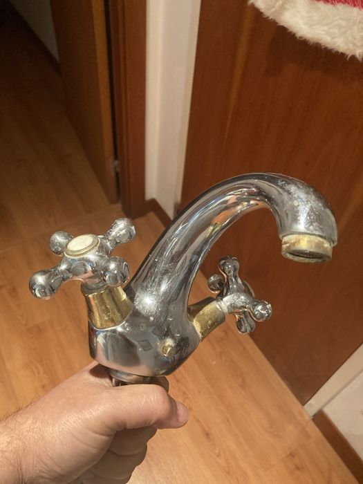 Torneiras lavatorio marca valadares