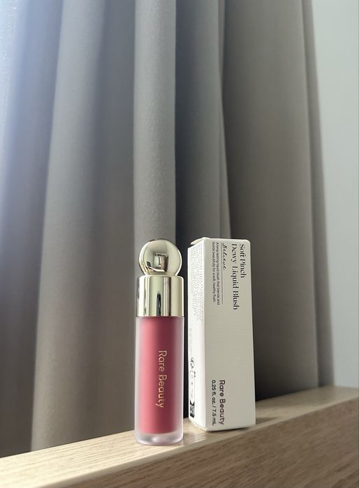 Róż w płynie Rare Beauty Believe