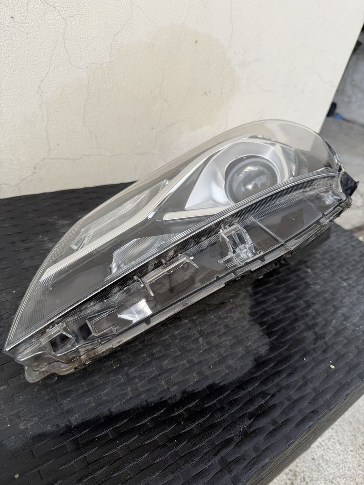 Lampa Lewy Przód Soczewka Toyota Yaris 3 LIFT BRAK USZKODZEN SPRAWNA