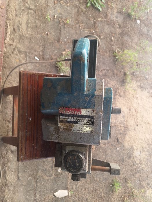 Plaina eléctrica Makita