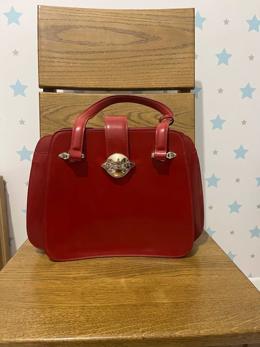 Продам сумочку жіночу лакову червоного кольору