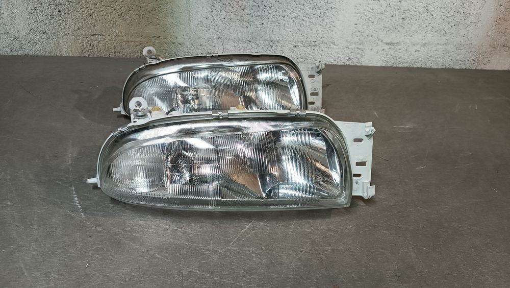 Vendo faróis direito do Ford fiesta 4 ano 1996/2000