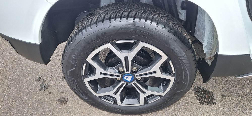 DACIA Duster4wd Laureate 1.5диз. 86kv 120л.с. 6-Ступка