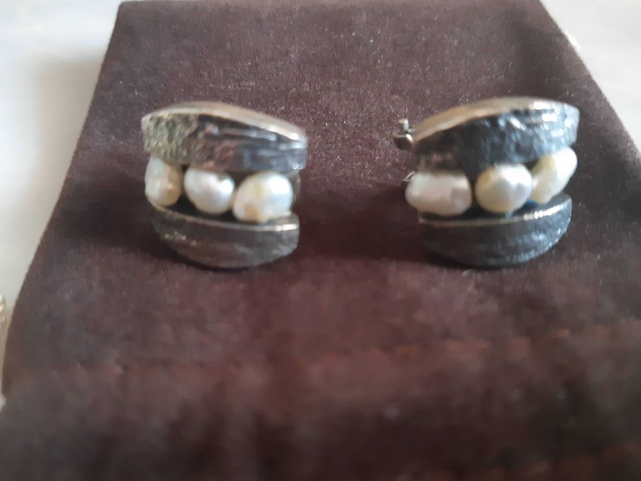 Brincos prata contrastada e pérolas, novos