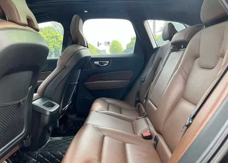 Volvo XC60 2022 року