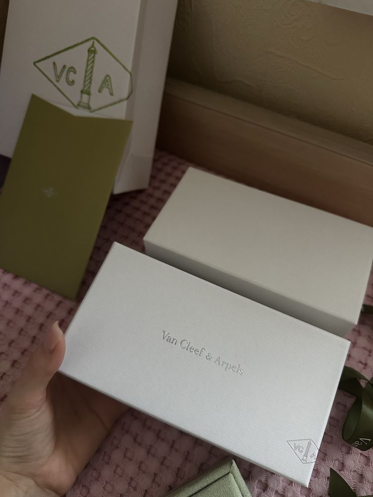 Коробка под брасле + пакет Van Cleef & Arpels