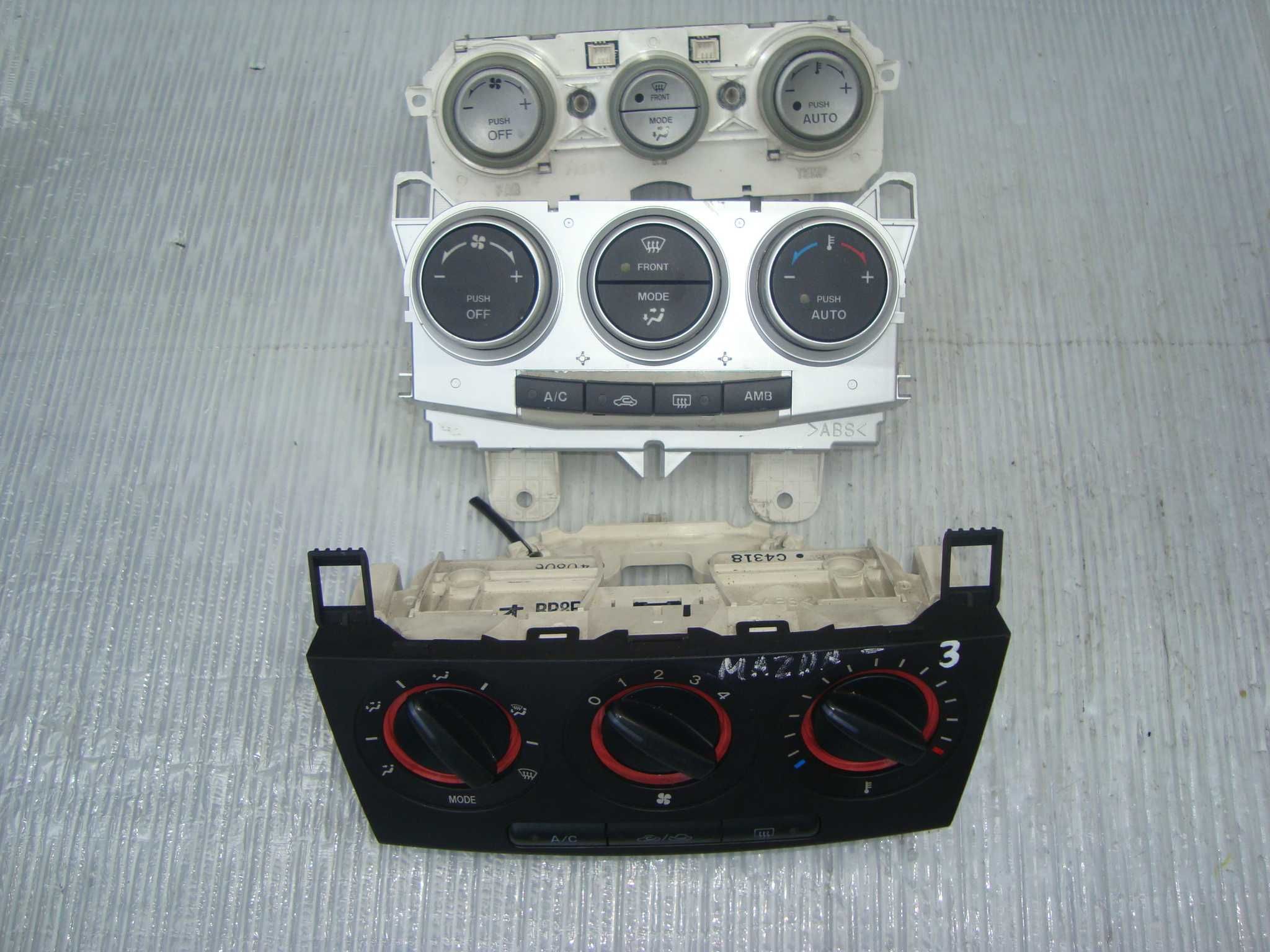 Блок управління пічкою,кондиціонером Mazda 3.6. Mazda 5 Мазда 3