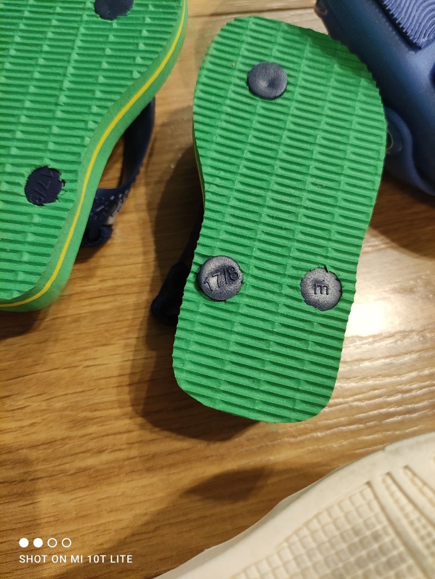 4 pares de calçado para bebé
