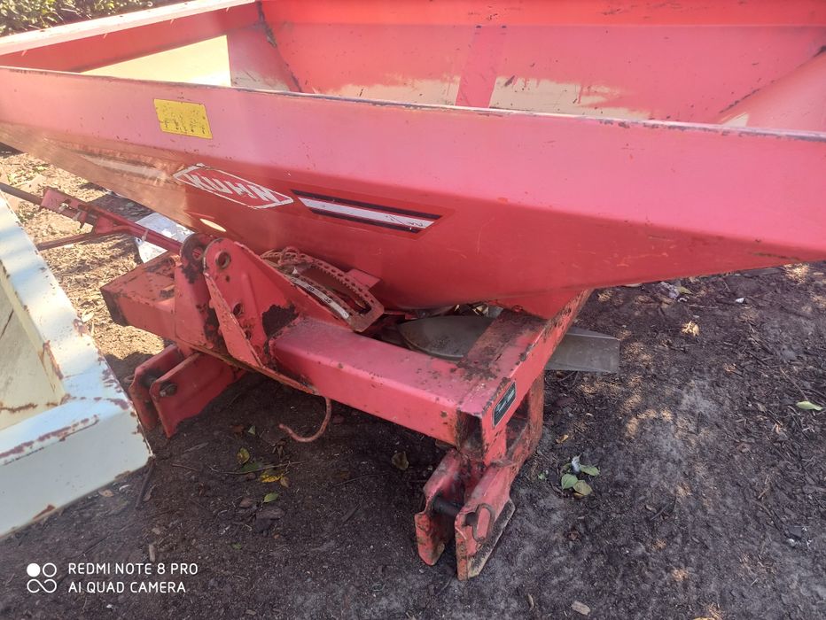 Rozsiewacz Kuhn Rauch Zsb 900