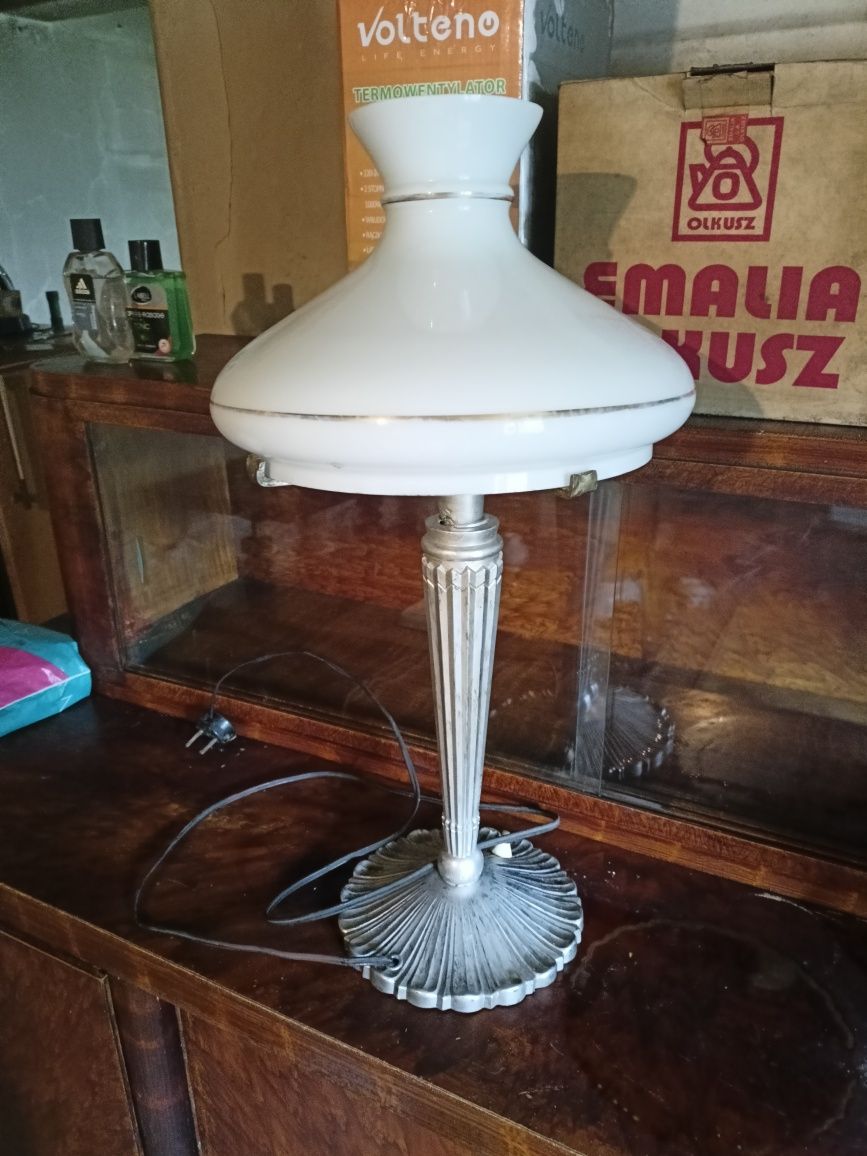 Lampa PRL działa